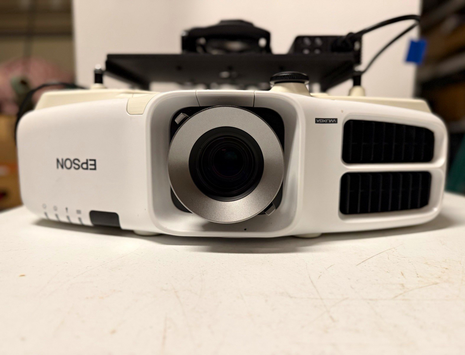 Epson PowerLite Pro G6570WU 3LCD WUXGA 5500 Lumens Projector 1814 lamp hours