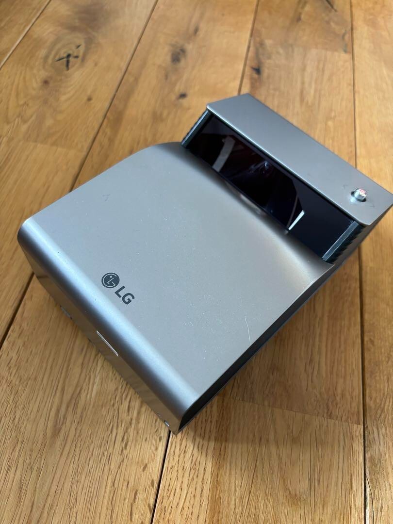 LG PH450UG LED Ultra Short Throw Projector - Barely Used, Excellent Condition.