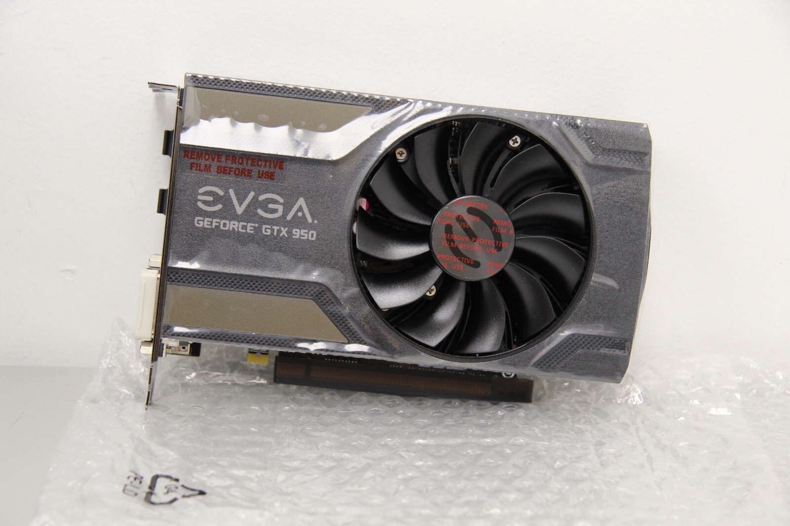 New Open Box EVGA NVIDIA GeForce GTX 950 2GB GDDR5 Graphics Card 02G-P4-1958-KR