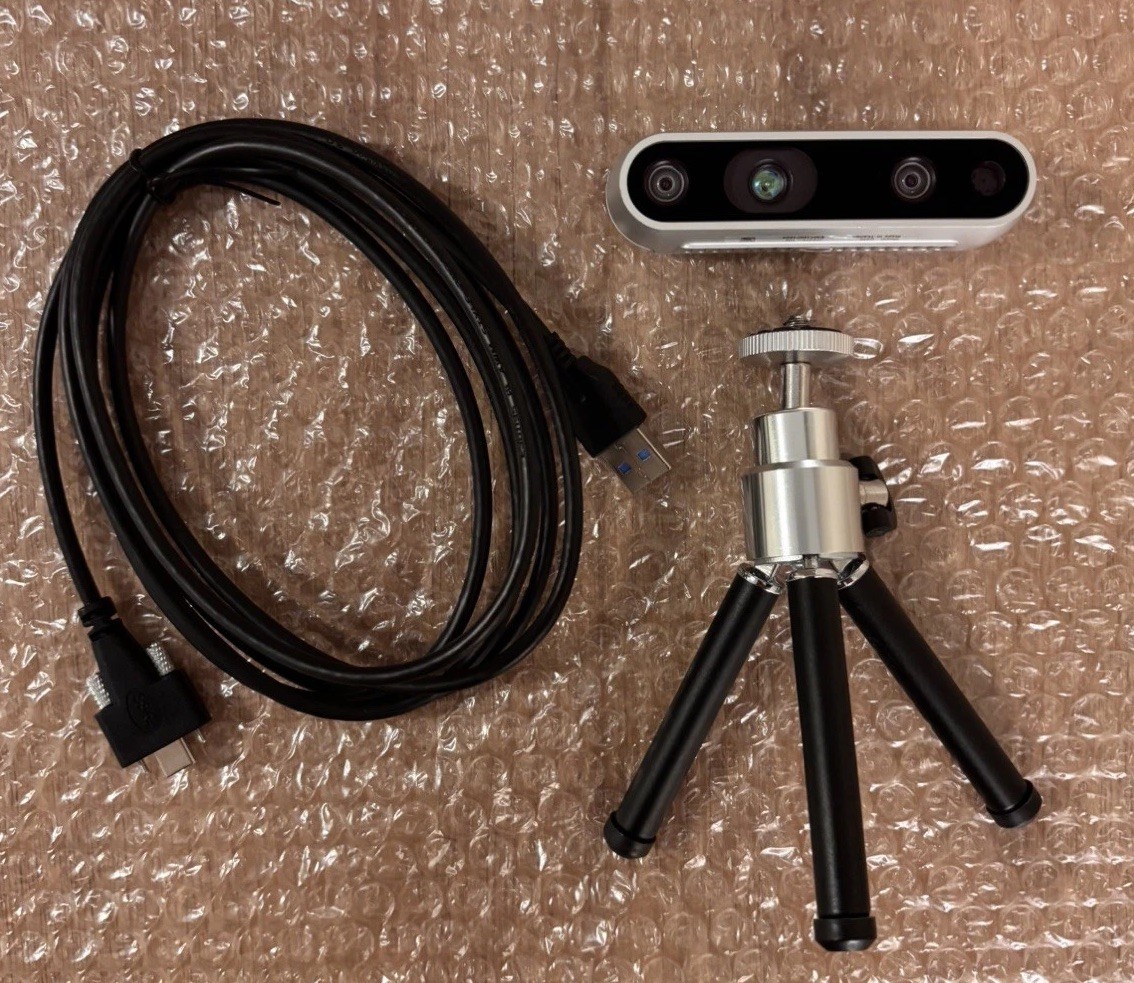 Intel RealSense Depth Camera D435 Silver w/ locking USB C To C Cable and Tripod