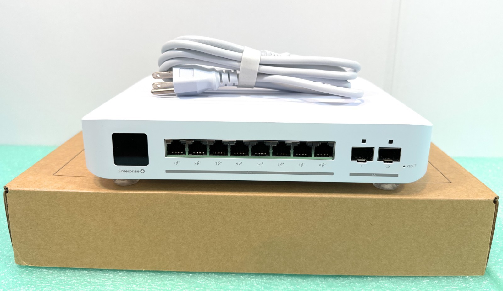 Ubiquiti UniFi 8-Port Multi-Gigabit Layer 3 PoE Switch USW-ENTERPRISE-8-POE