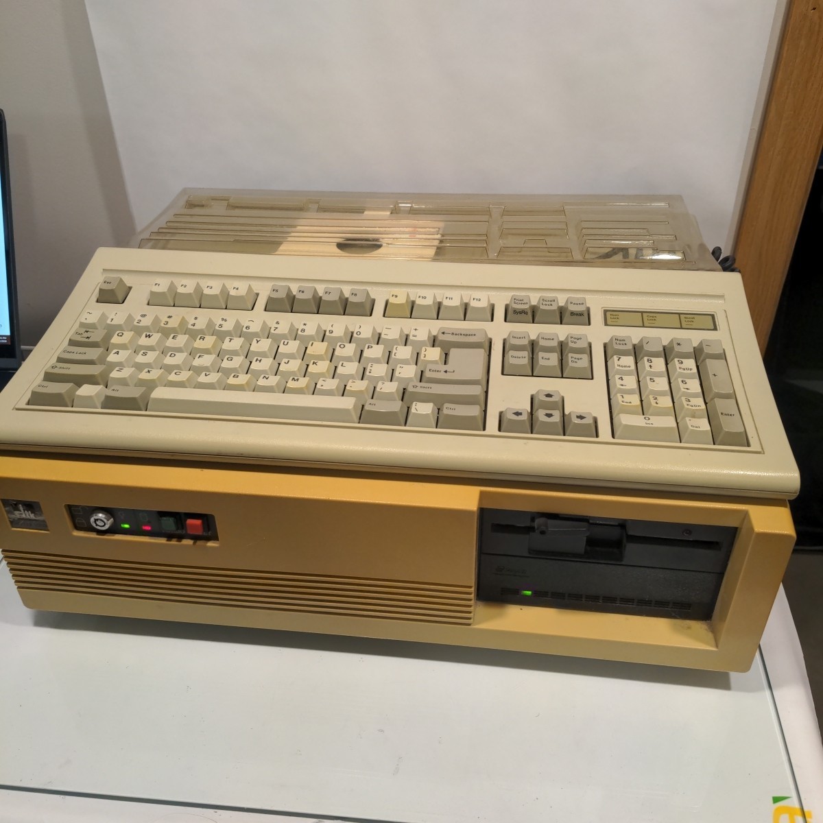 Vintage DTK DATA-1000 Desktop Computer Turns on - untested