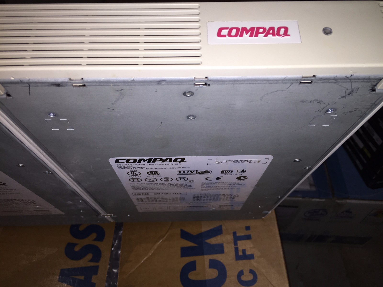 Compaq HUB1063 Series 4220 7-Port External Wired Fiber Network Hub IBM 23L3336