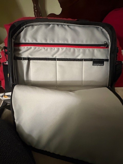 Case Logic Laptop Bag Shoulder Messenger Work School Travel Black Red logo NWT
