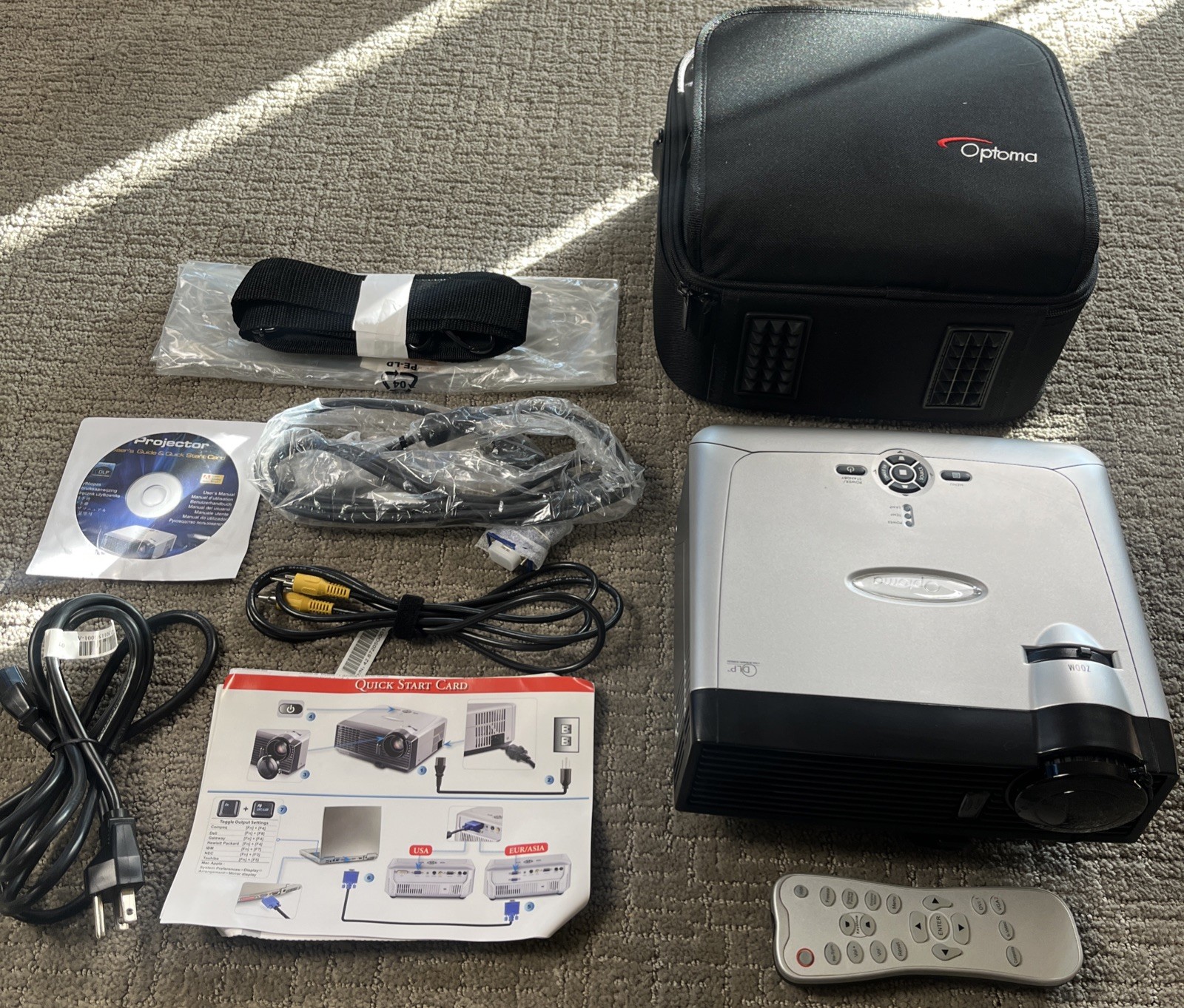 Optoma DX605R DLP Portable Projector Excellent New Complete