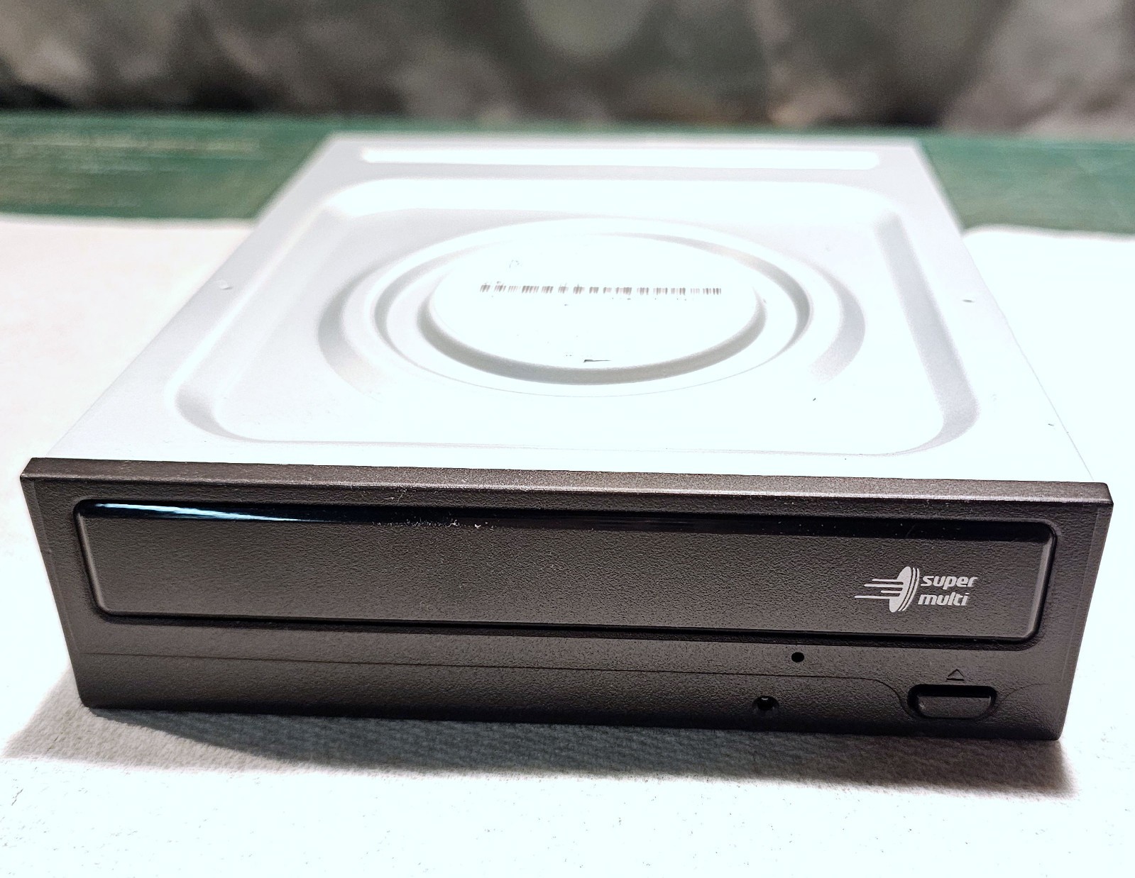 Hitachi/LG Data Storage Super Multi DVD Writer GH24NS95 - 2013
