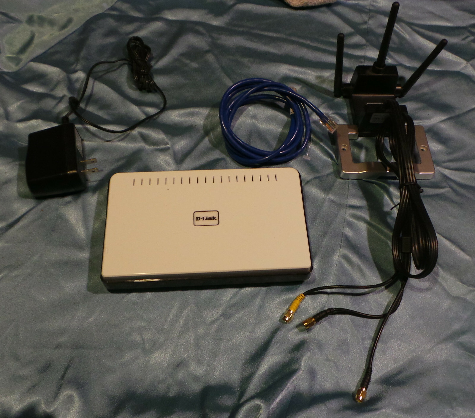 D-Link DIR-655 Gigabit Wireless N Router + ANT24-0230 Xtreme 2.4GHz Antenna DEAL