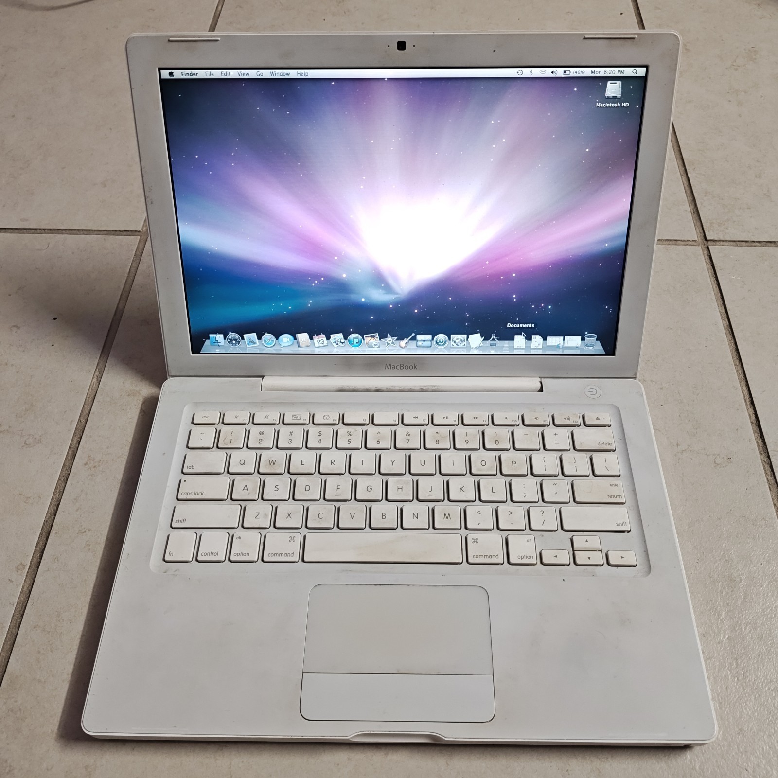 Apple MacBook 13" A1181 2008 Laptop - 120GB HDD/1GB RAM - Core 2 Duo #4484