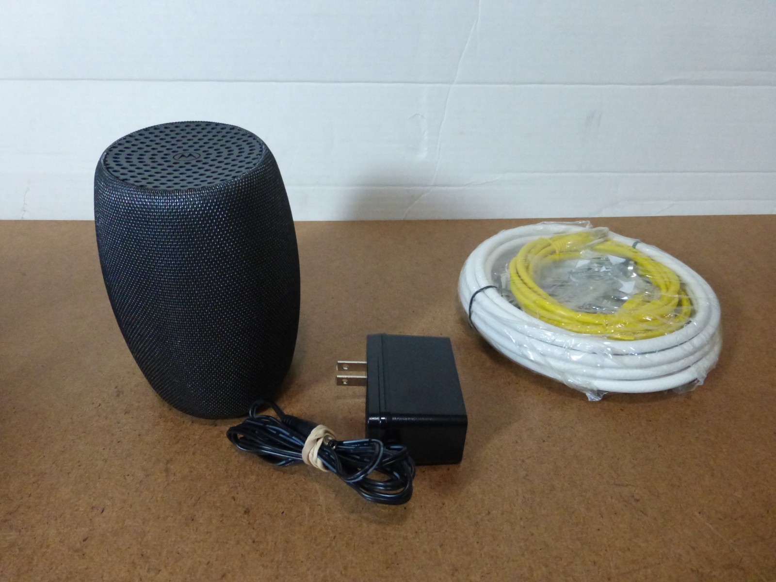 Motorola B12 Ultra-Fast DOCSIS 3.1 Multi-Gig Speed Cable Modem with Cables