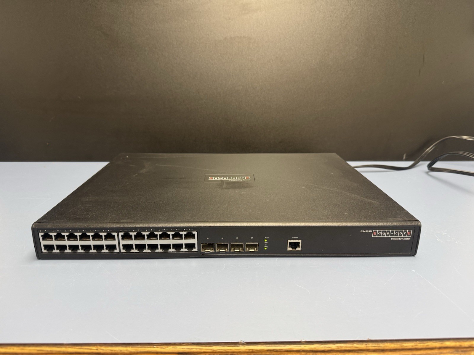 Edge Core es4524d Switch 24 x RJ-45 10/100/1000Base-T ports 4 Combo Ports