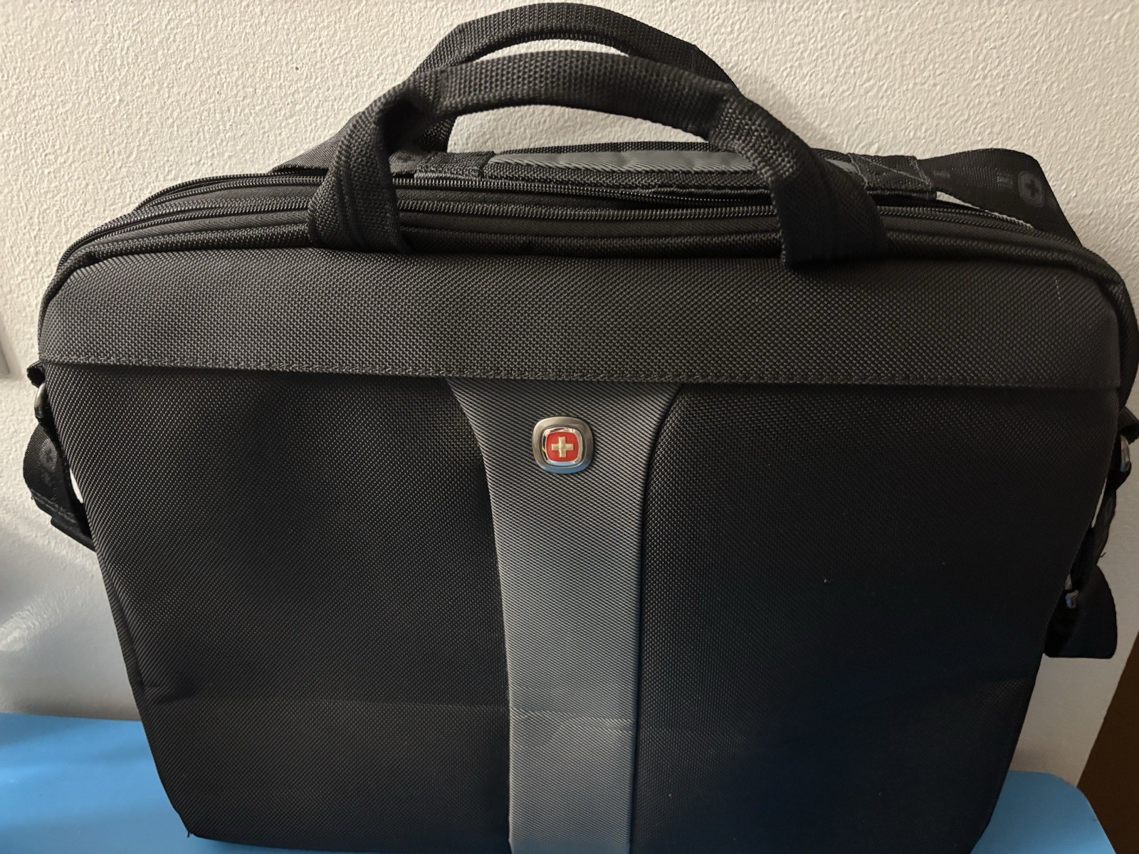 Swiss Gear Wenger Legacy Checkpoint Black Computer Messenger Laptop Bag