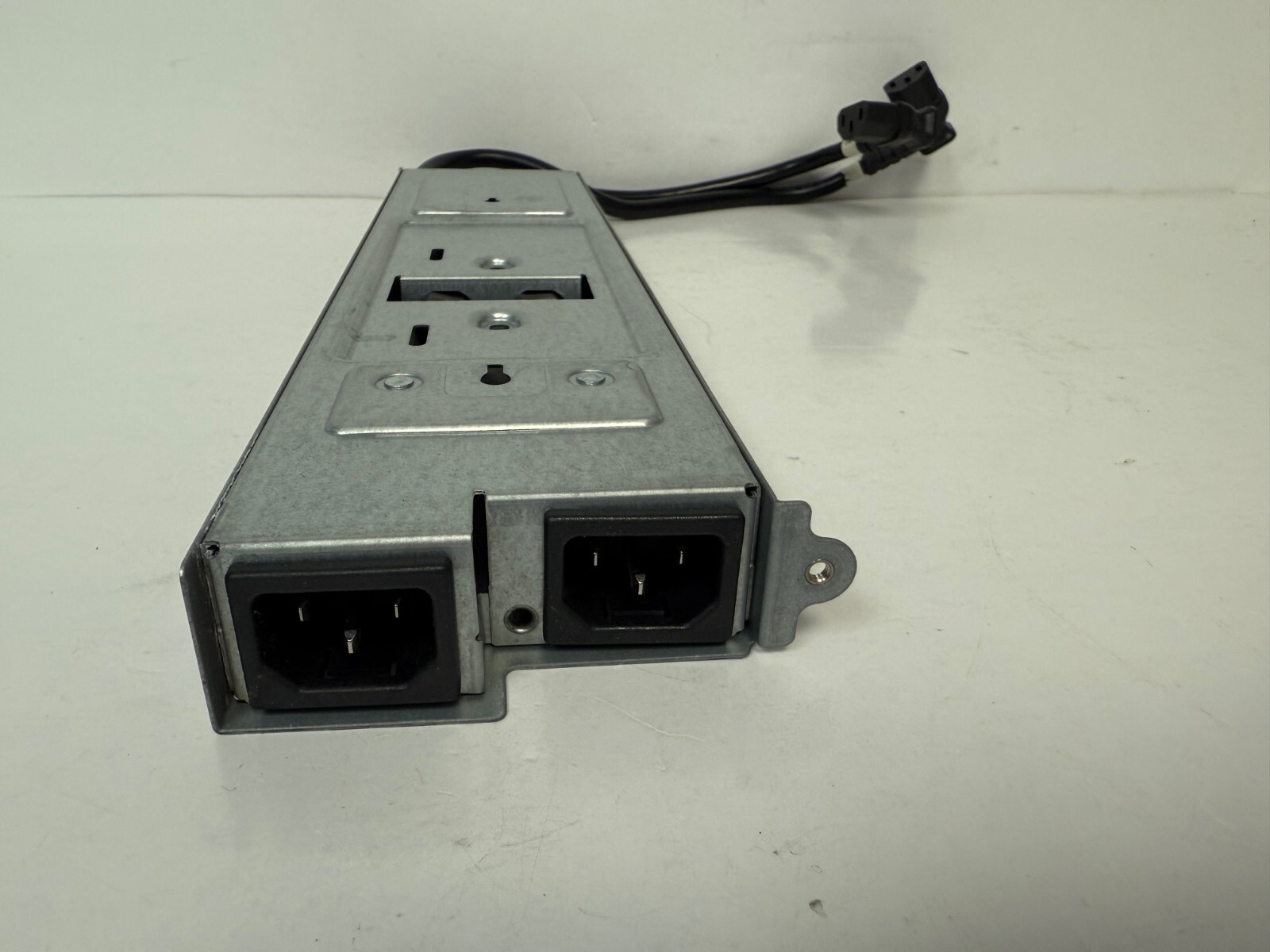 IBM 39J4522 LINE CORD POWER DISTRIBUTION BOX 8203-E4A
