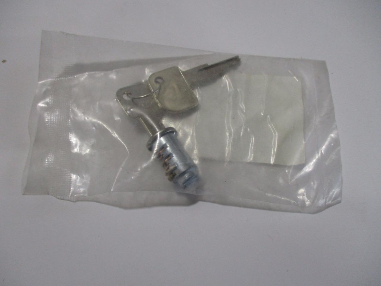 LOT OF 22 IBM Key And Lock 4674170