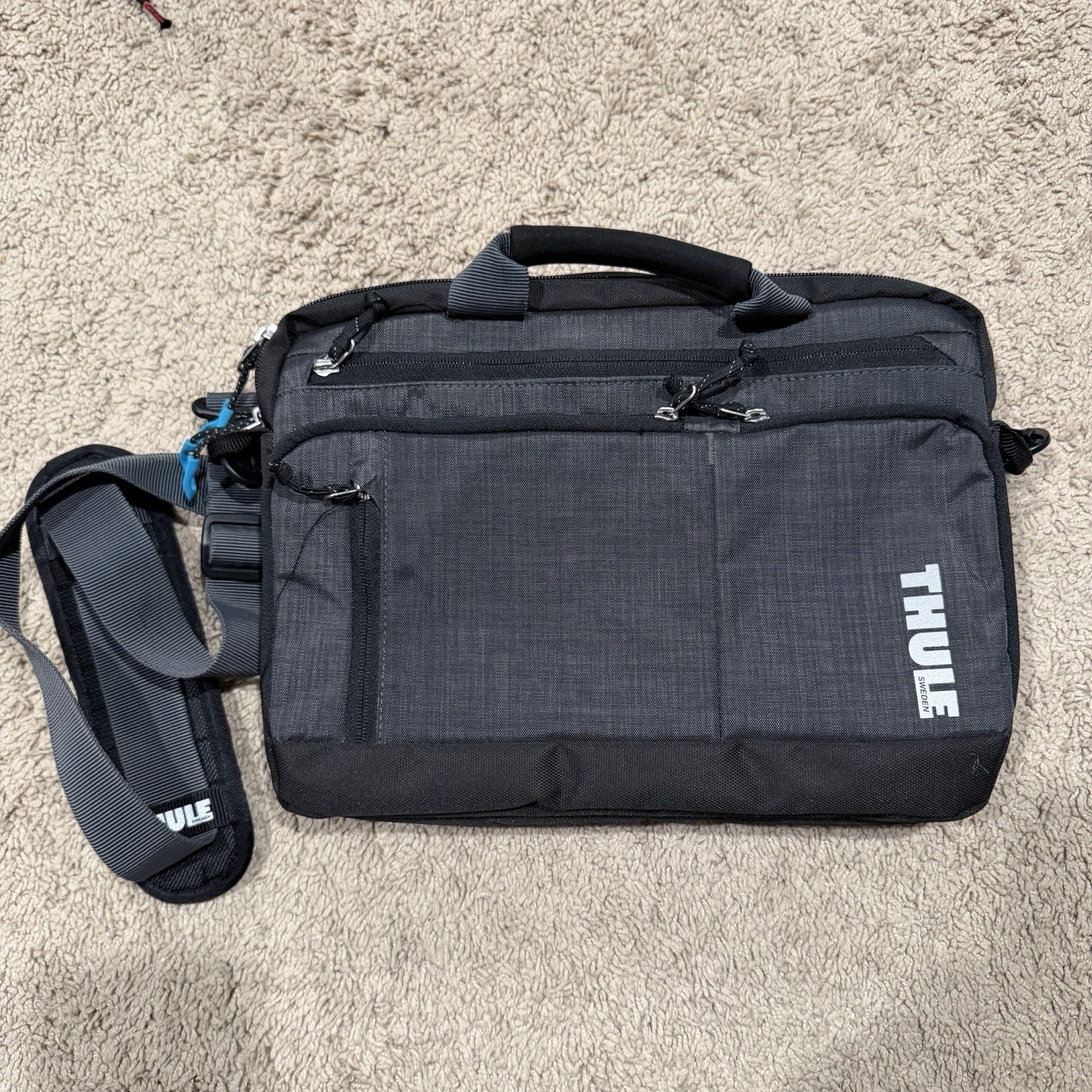 Thule Sweden Straven 13 Inch Laptop Macbook Deluxe Bag Gray & Black