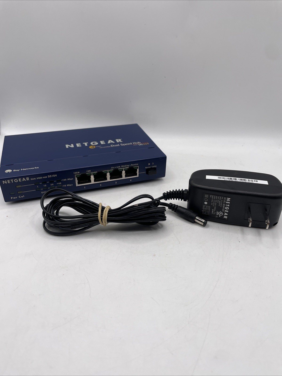 Netgear DS104 Dual Speed 4-Port Hub 10/100, RJ-45, Uplink Button w/Power Adapter