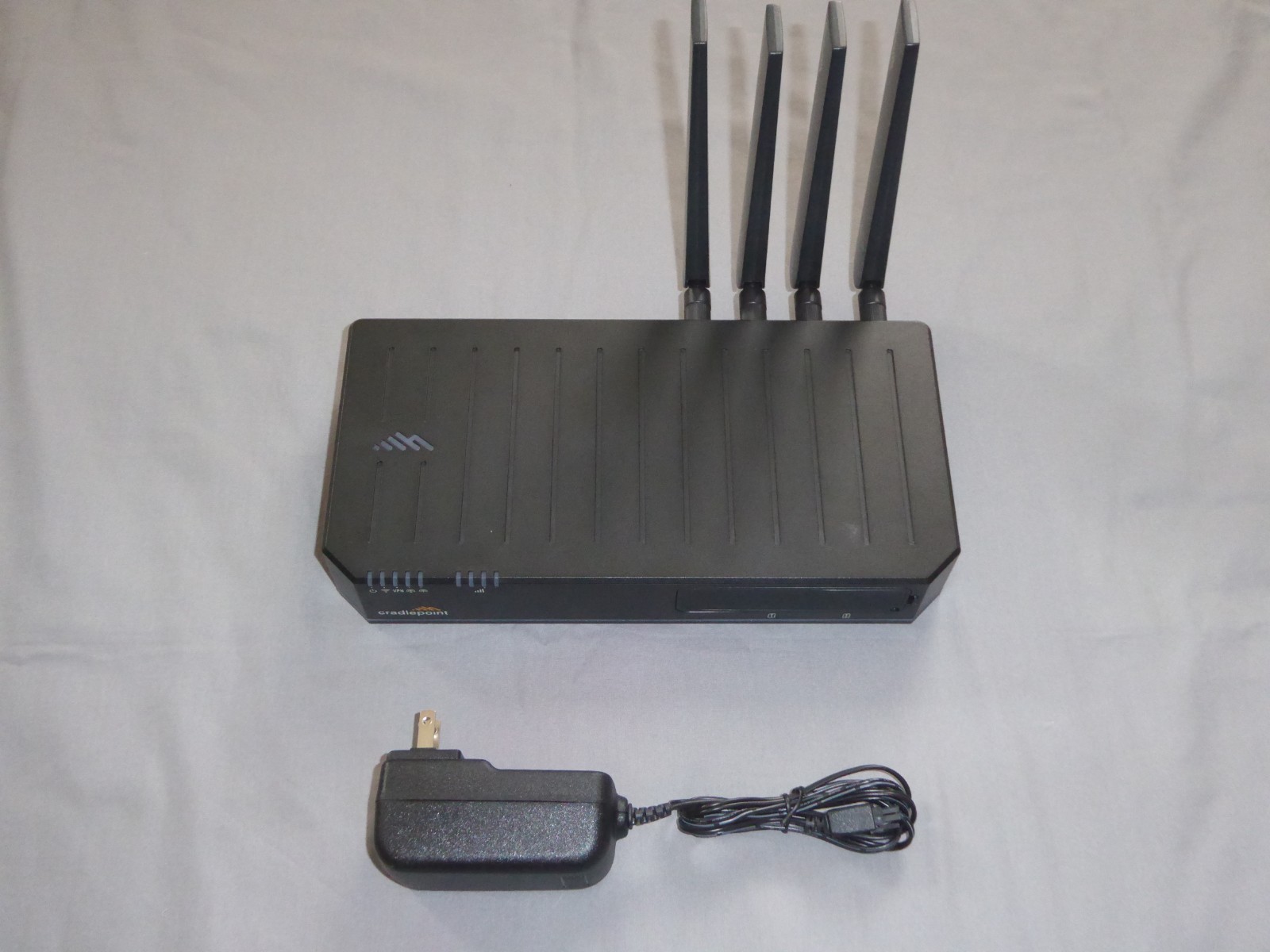 CRADLEPOINT E320 ENTERPRISE ROUTER WITH ORIGINAL POWER T-MOBILE