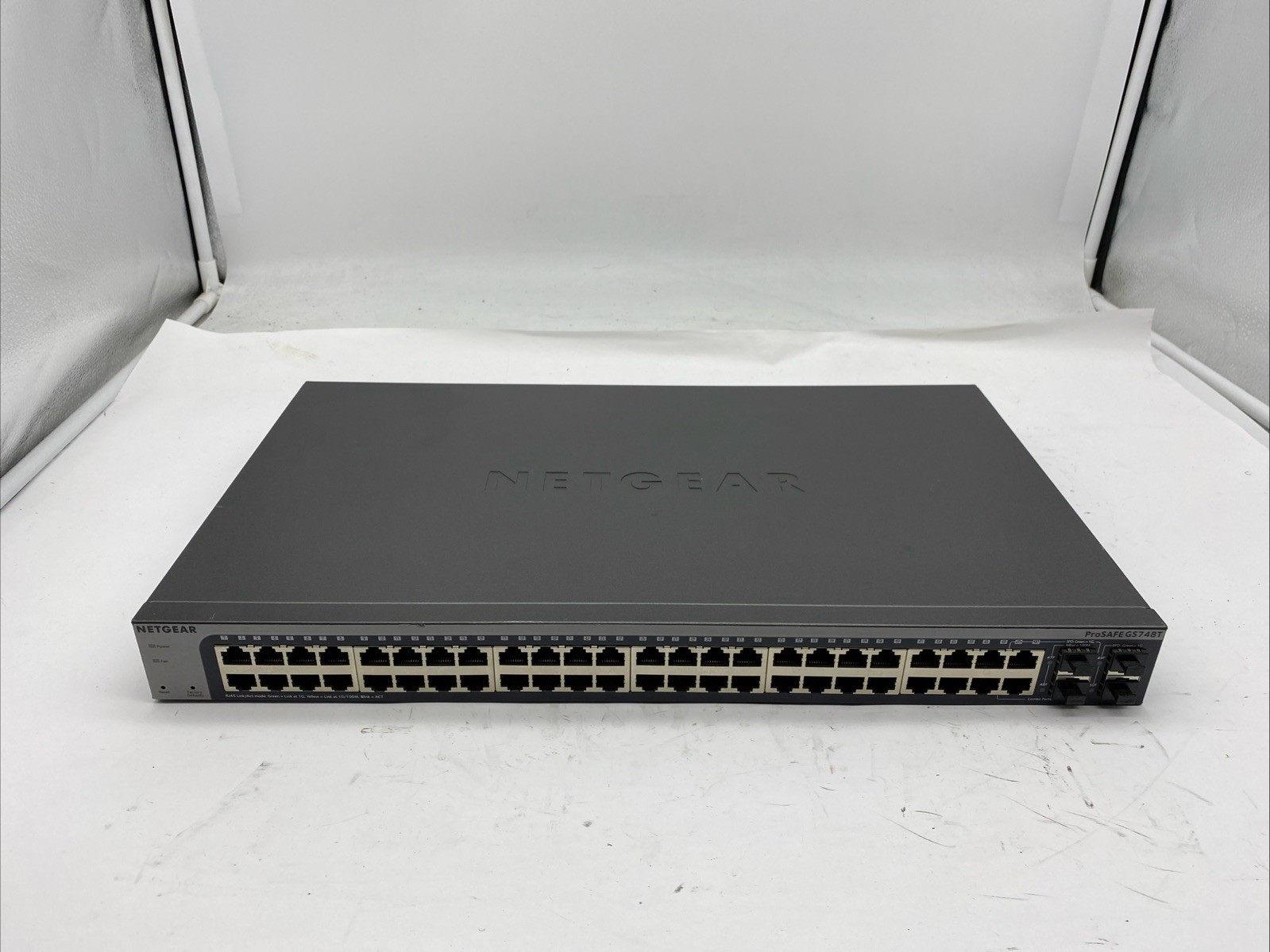 Netgear ProSAFE 48-Port Gigabit Smart Switch GS748T-500NAS v5