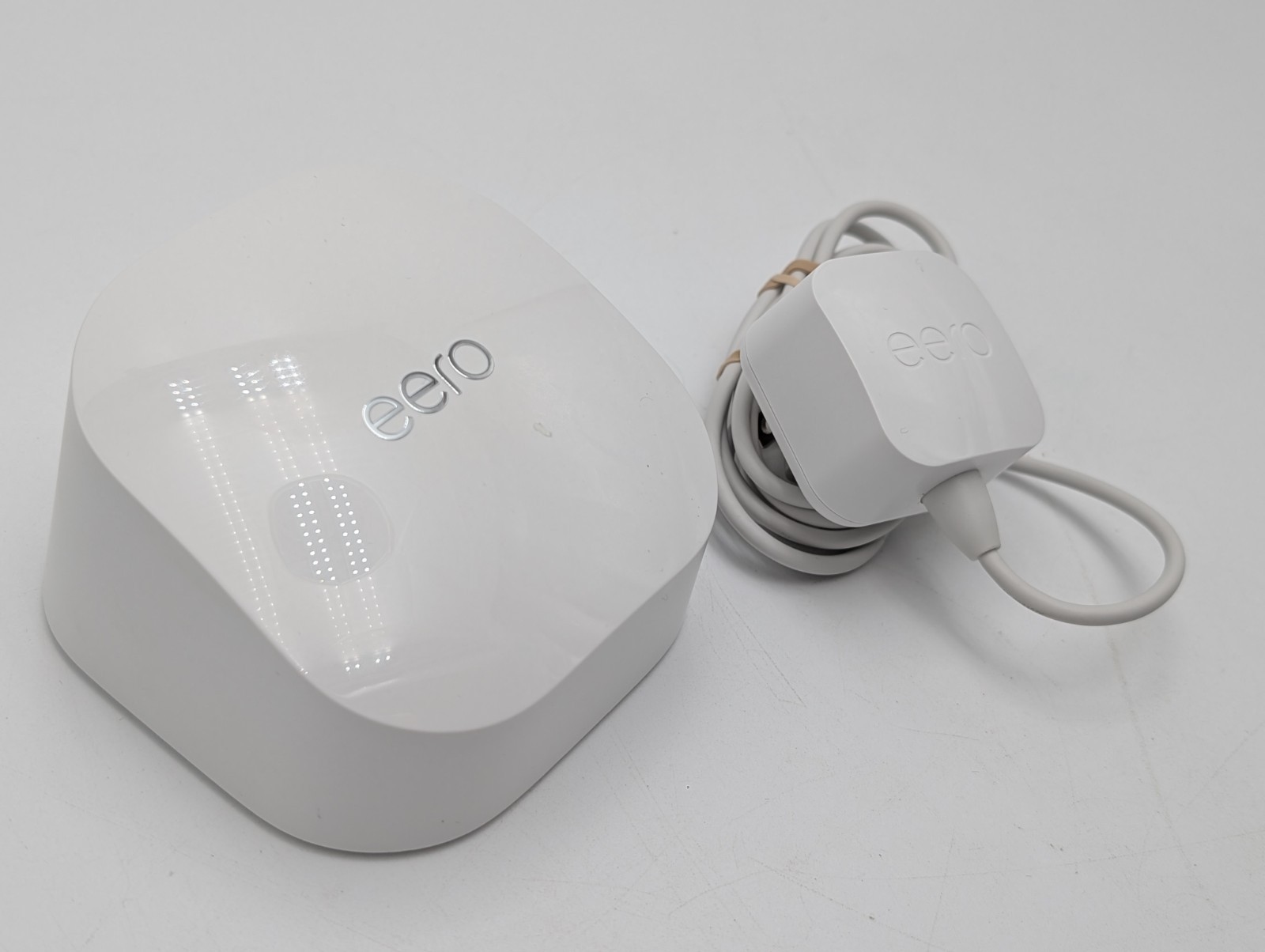 EERO 6 Extender Extender Model: Q010001 With  Adapter, Used