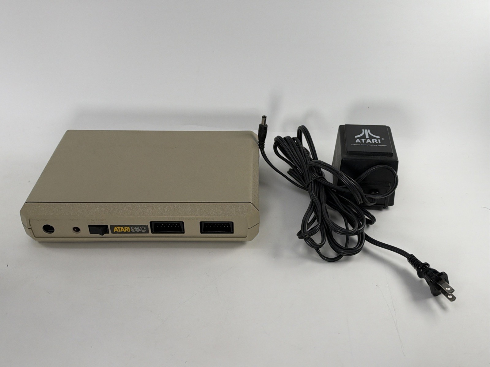 Atari 850 Interface Module for 400 800 Computer Powers On with C017945 Adapter