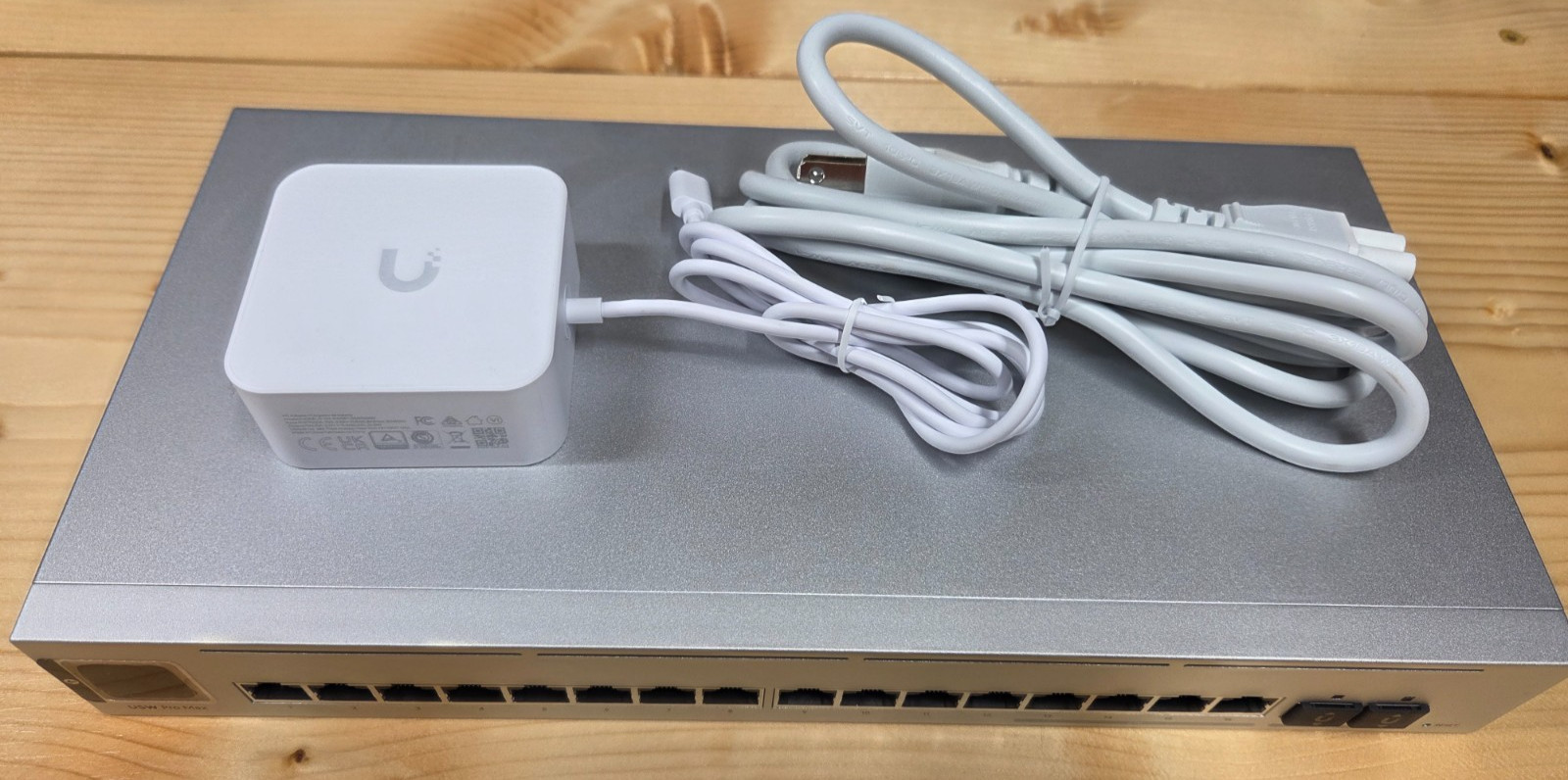 Ubiquiti UniFi Pro Max 16 USW-Pro-Max-16 Layer 3 2.5GbE 10G SFP+ Switch