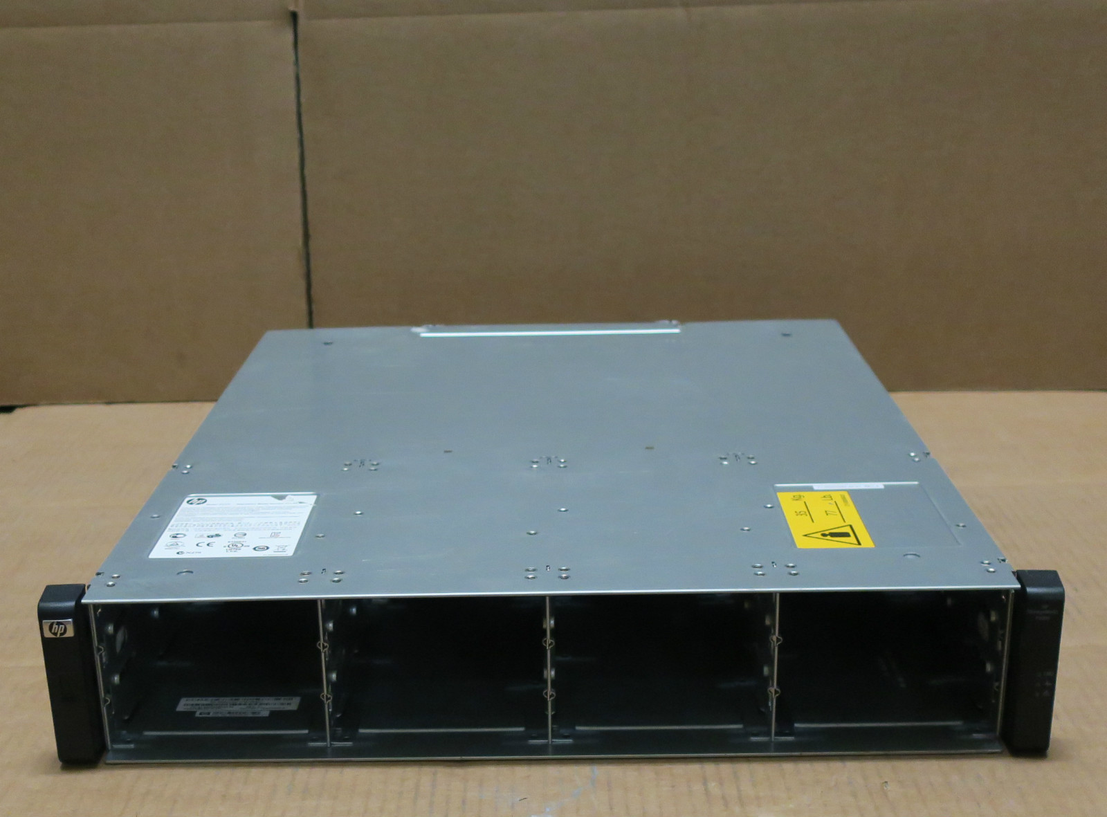 HP P2000 G3 AW593A - 12 Bay 2 x SAS Controllers AW592A 2 x PS Storage  Array