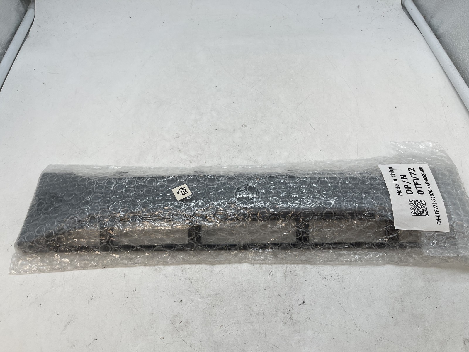 Dell PowerEdge 2U Server Front Bezel – DP/N 08RFGM/0TFV72 (R720 R730 R520 R530)