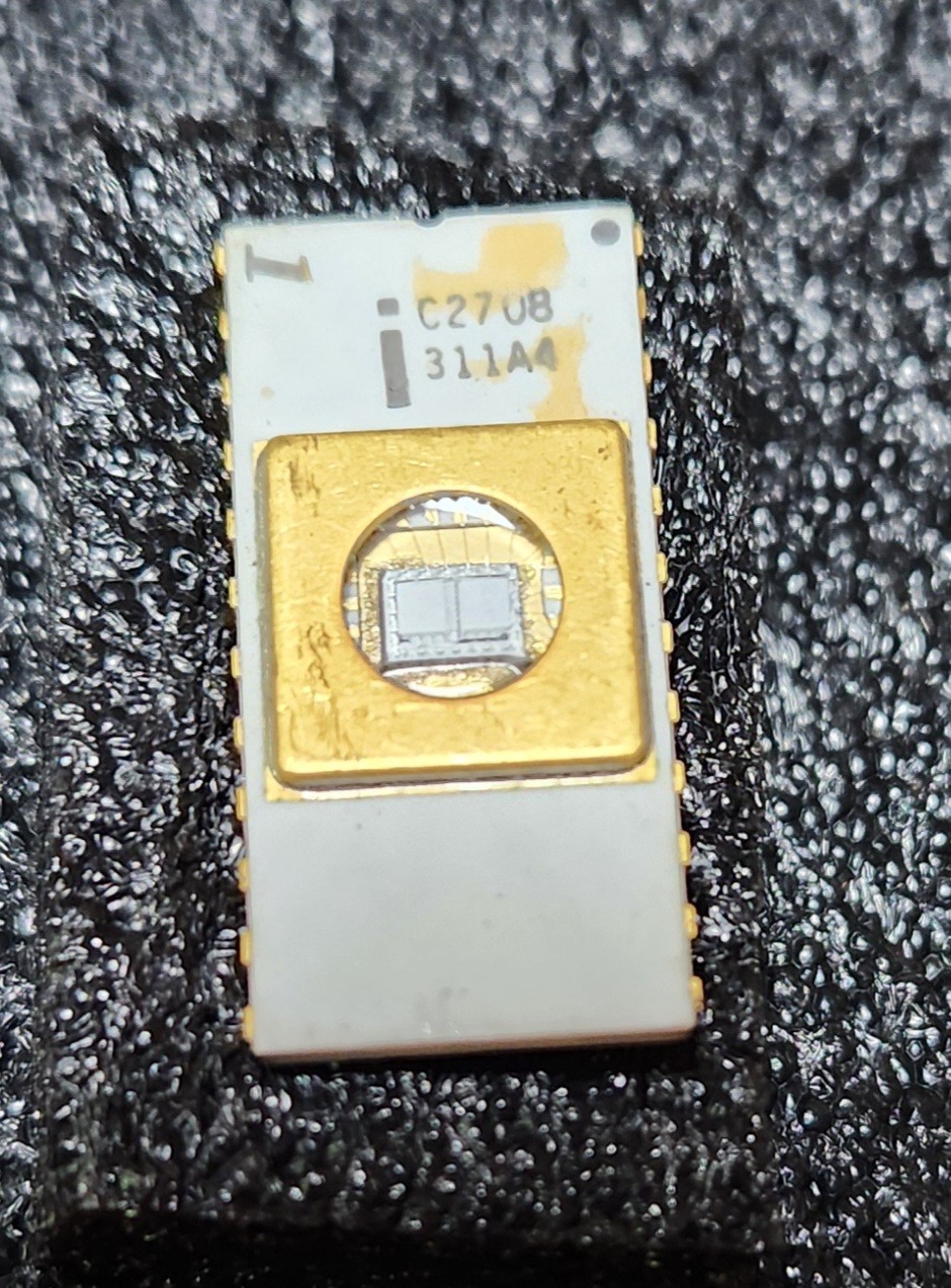 Intel C2708 vintage ceramic white gold EPROM CPU ROM IC chip date 7638