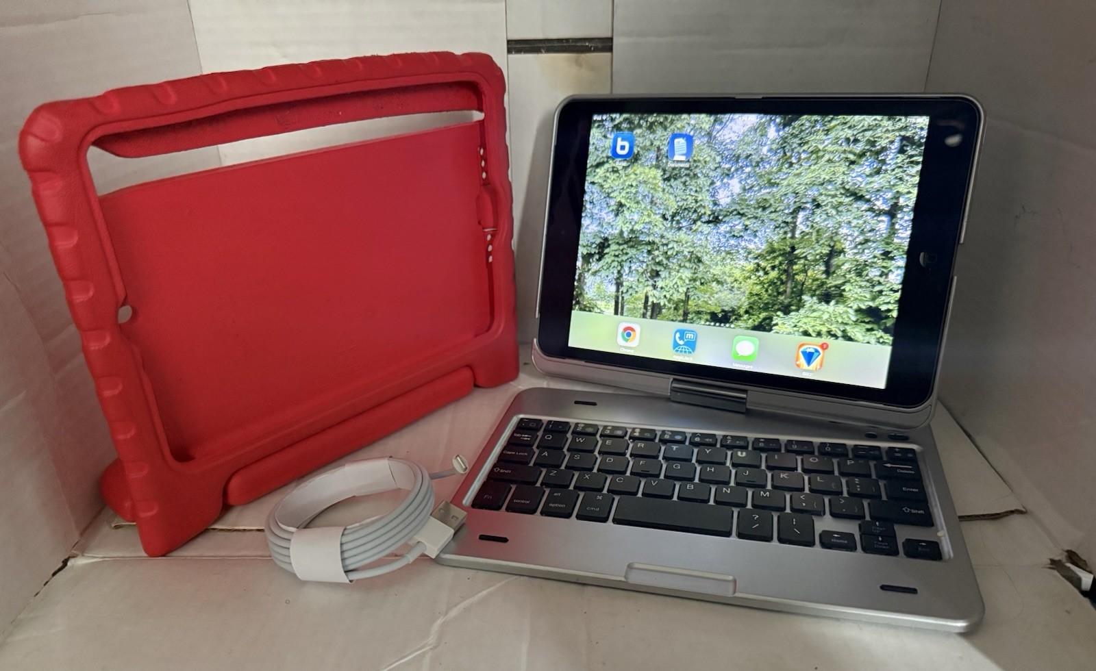 Apple iPad Mini 1st Generation Swivel Keyboard Case, Tough Case & Cable Bundle