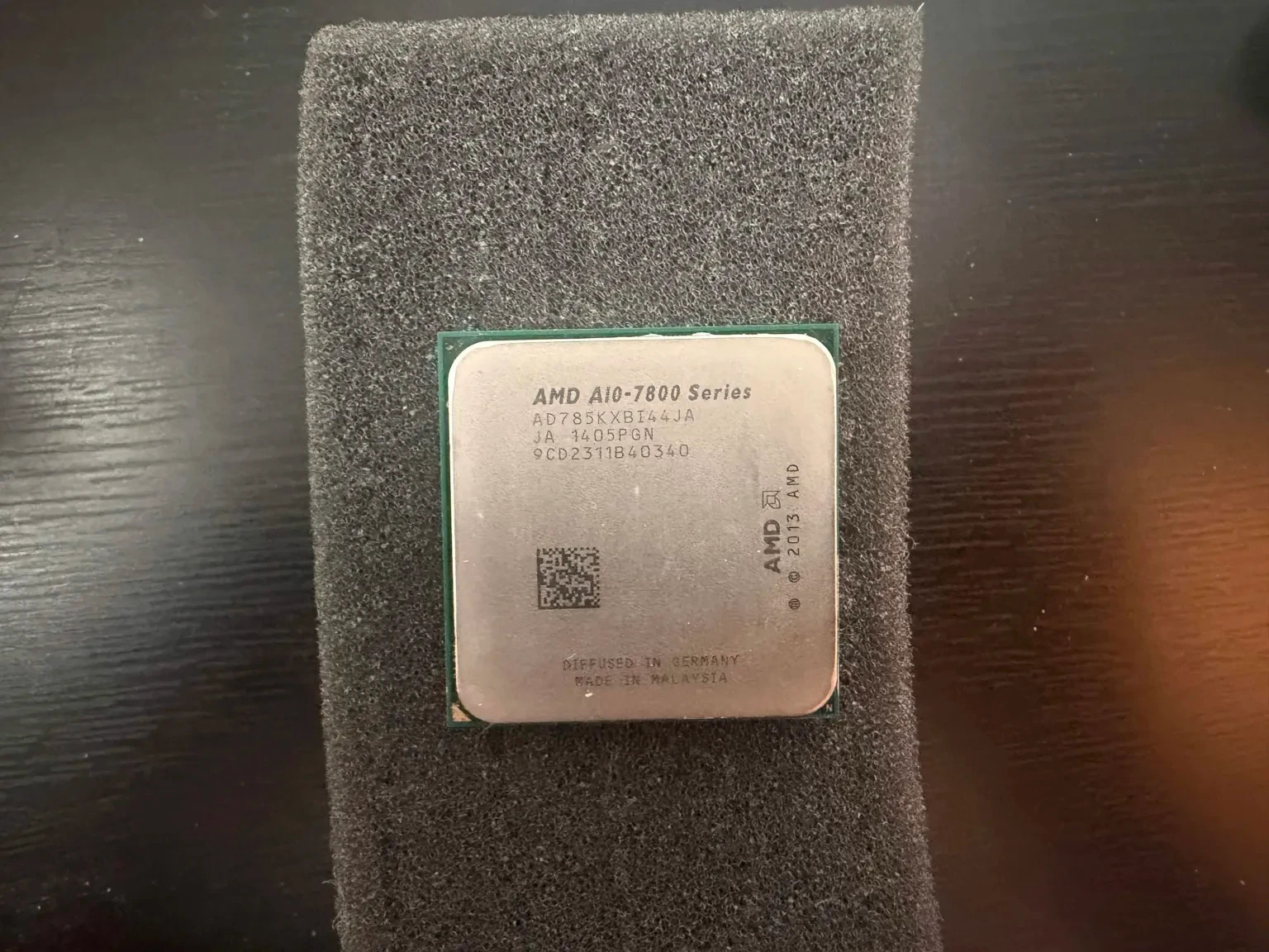 AMD A10-7800 Desktop Processor APU AD785KXBI44JA Socket FM2+ APU 3.5G 65W