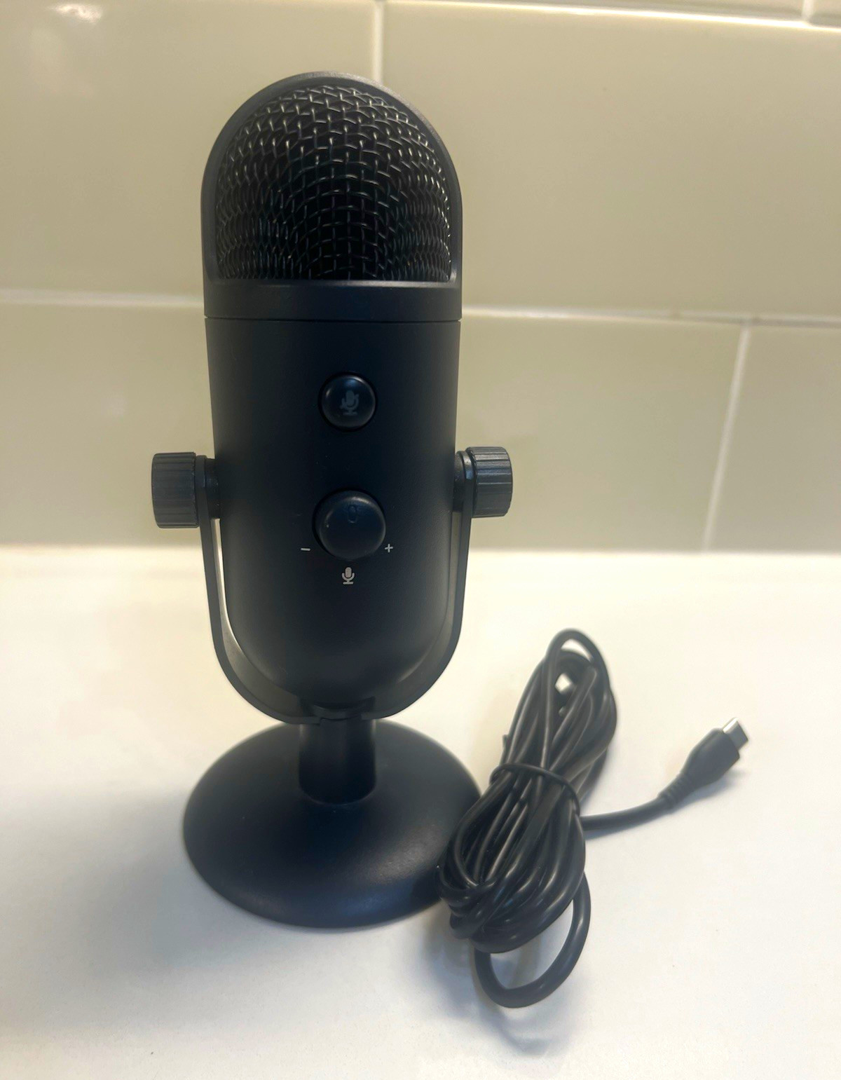 Onn Brand Dual-Pattern USB Desktop mini Microphone w/ Stand, Mute Button.