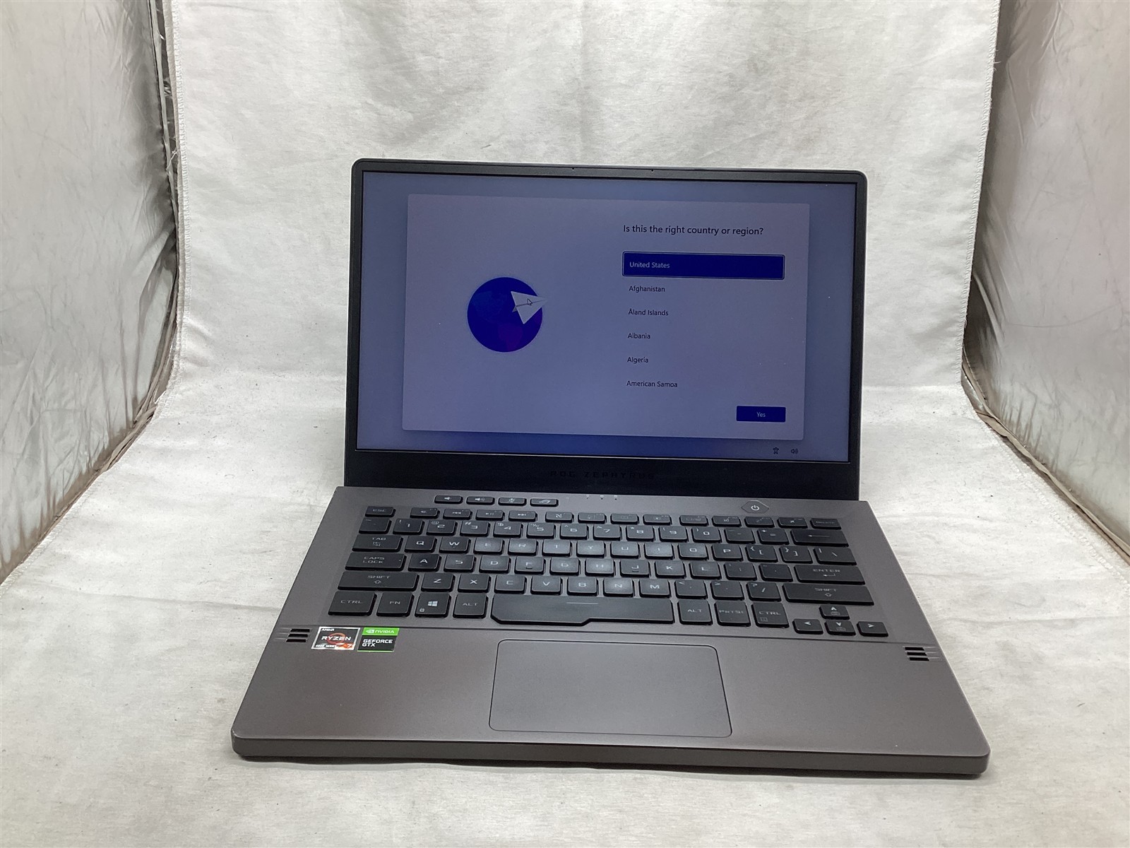 ASUS ROG Zephyrus G14 14" Laptop R7 4800 8GB RAM 256GB NVMe Win11 *NO CHARGER*