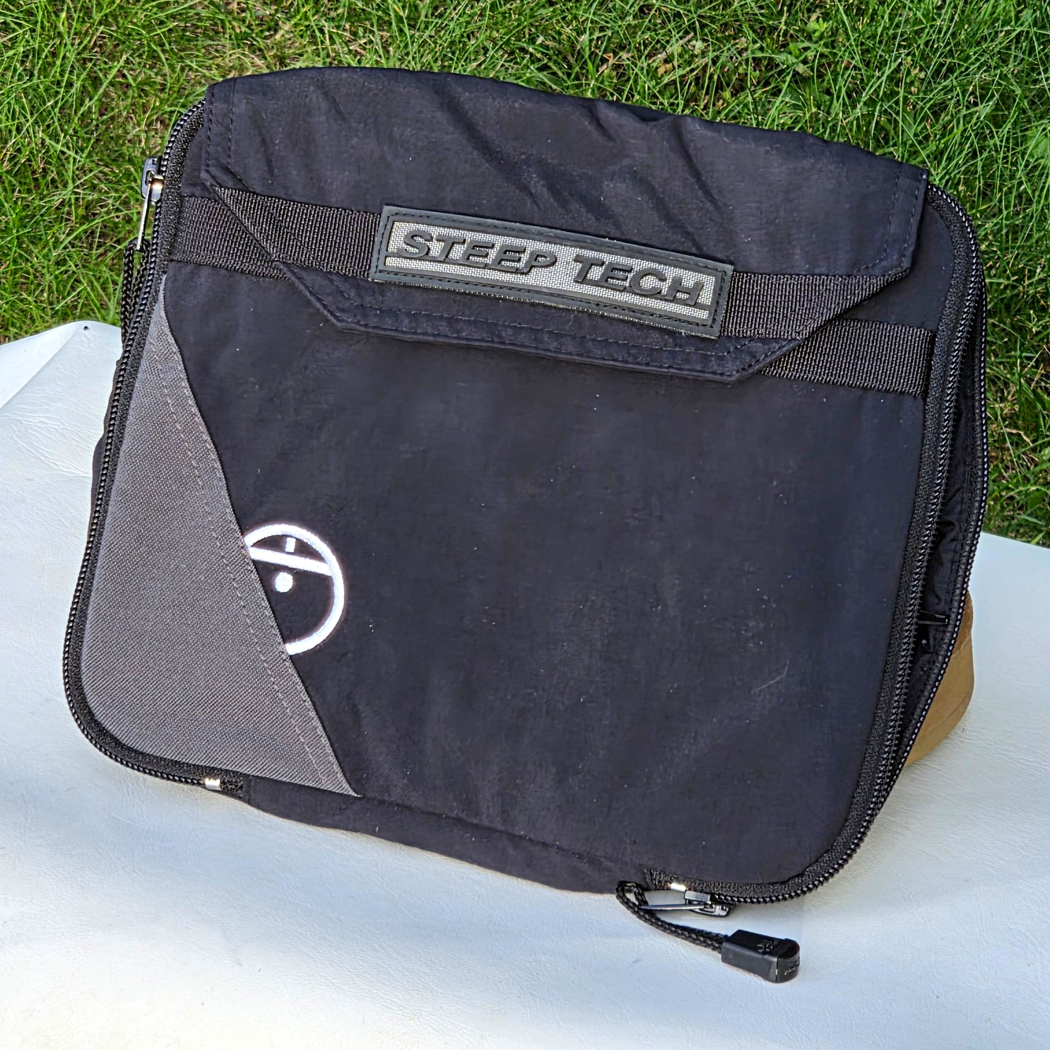 The North Face Steep Tech Chest Pack / Detachable Jacket Pouch Black Gray Bag