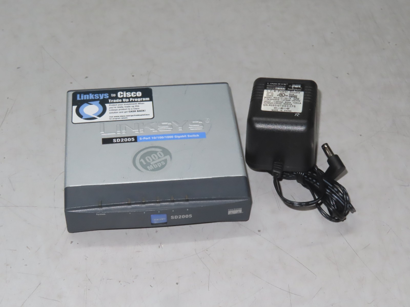 Linksys Cisco SD2005 5-Port 10/100/1000 Gigabit Switch w/ Adapter
