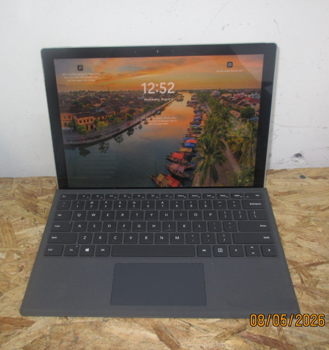 Microsoft Surface Pro 7 1960 i5-11TH @ 2.40GHz 8GB RAM 256GB HDD WIN 11 PRO