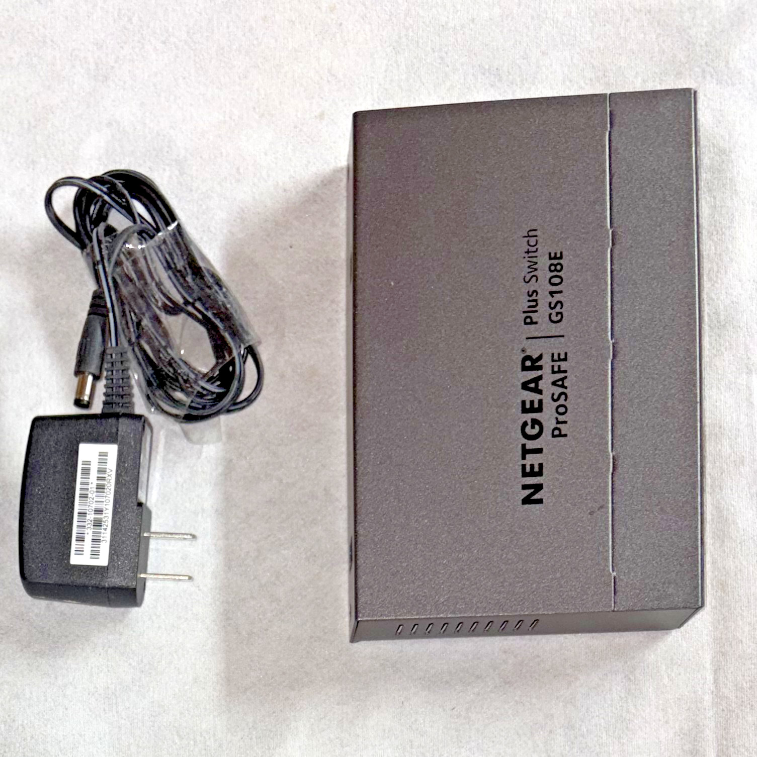 Netgear ProSafe Plus 8-port Gigabit Plus Switch GS108E v3 w/ Power Supply