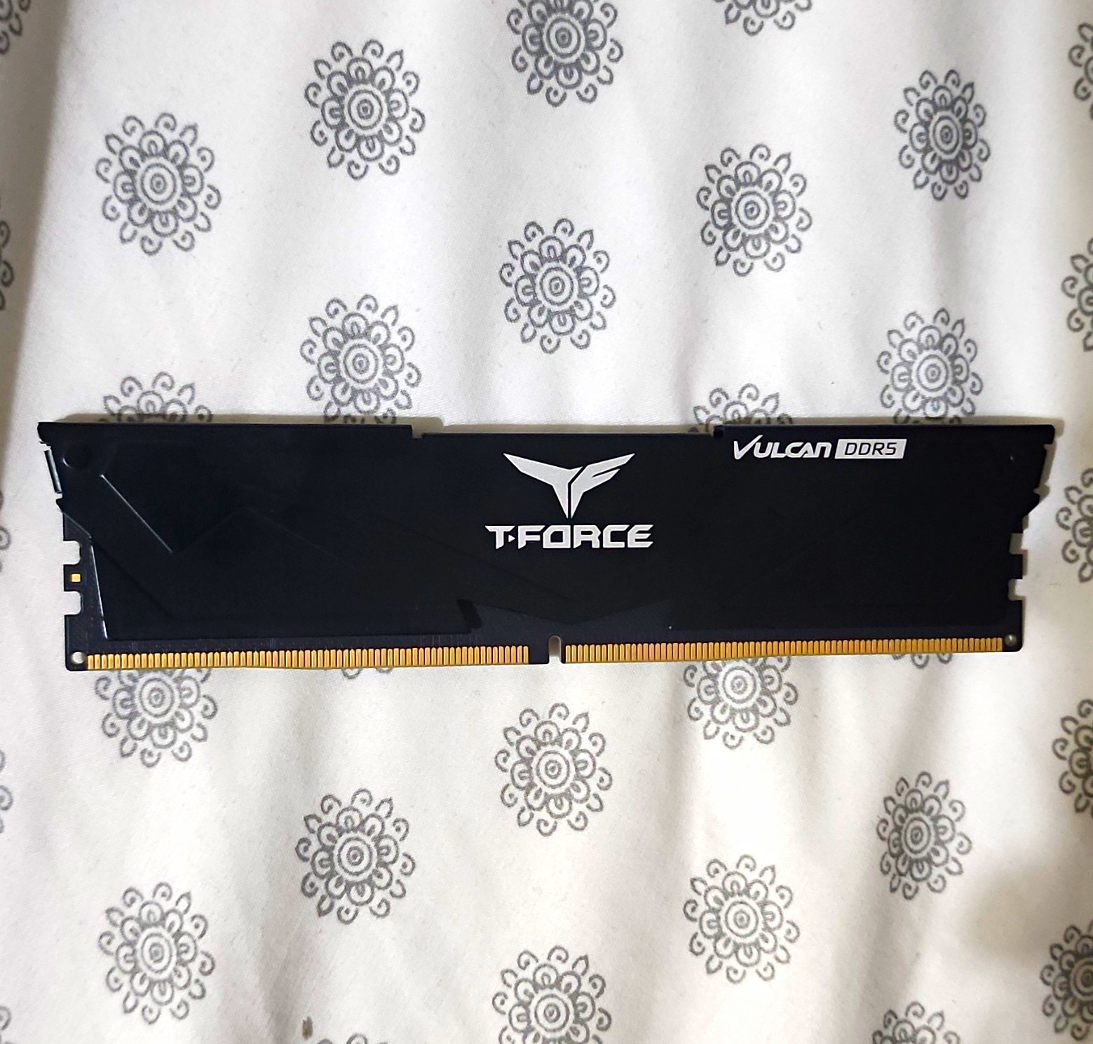 T-FORCE Vulcan DDR5 SDRAM 288-Pin DIMM Desktop RAM Memory Module 1x16GB