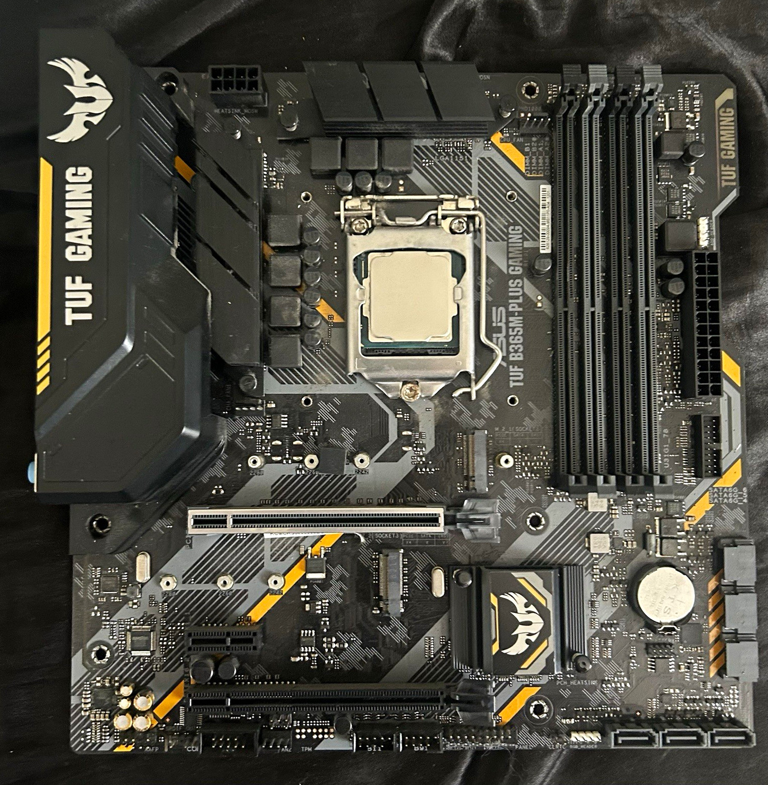 ASUS TUF B365M-PLUS GAMING Intel LGA1151 MicroATX DDR4 + Intel i5 9400F