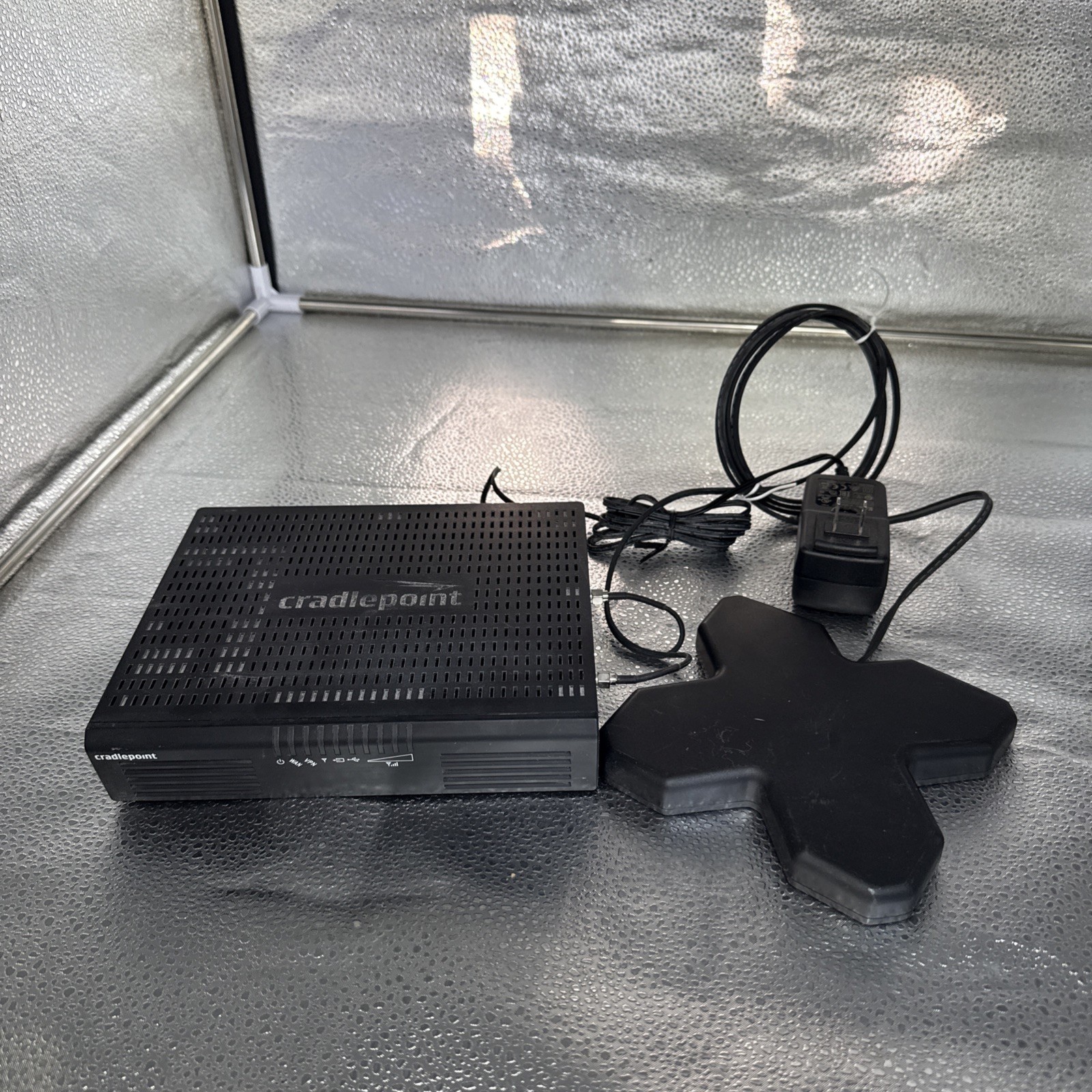 CradlePoint AER1650LP4 4G Router - 5 Ethernet Ports w/antenna and power Ethernet