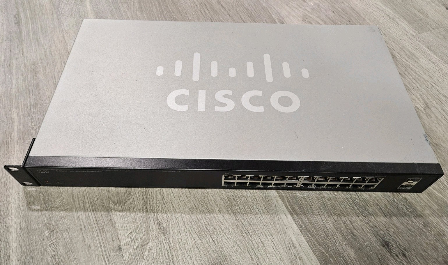 Cisco  Small Business Smart (SLM2024) 24-Ports External Switch Managed