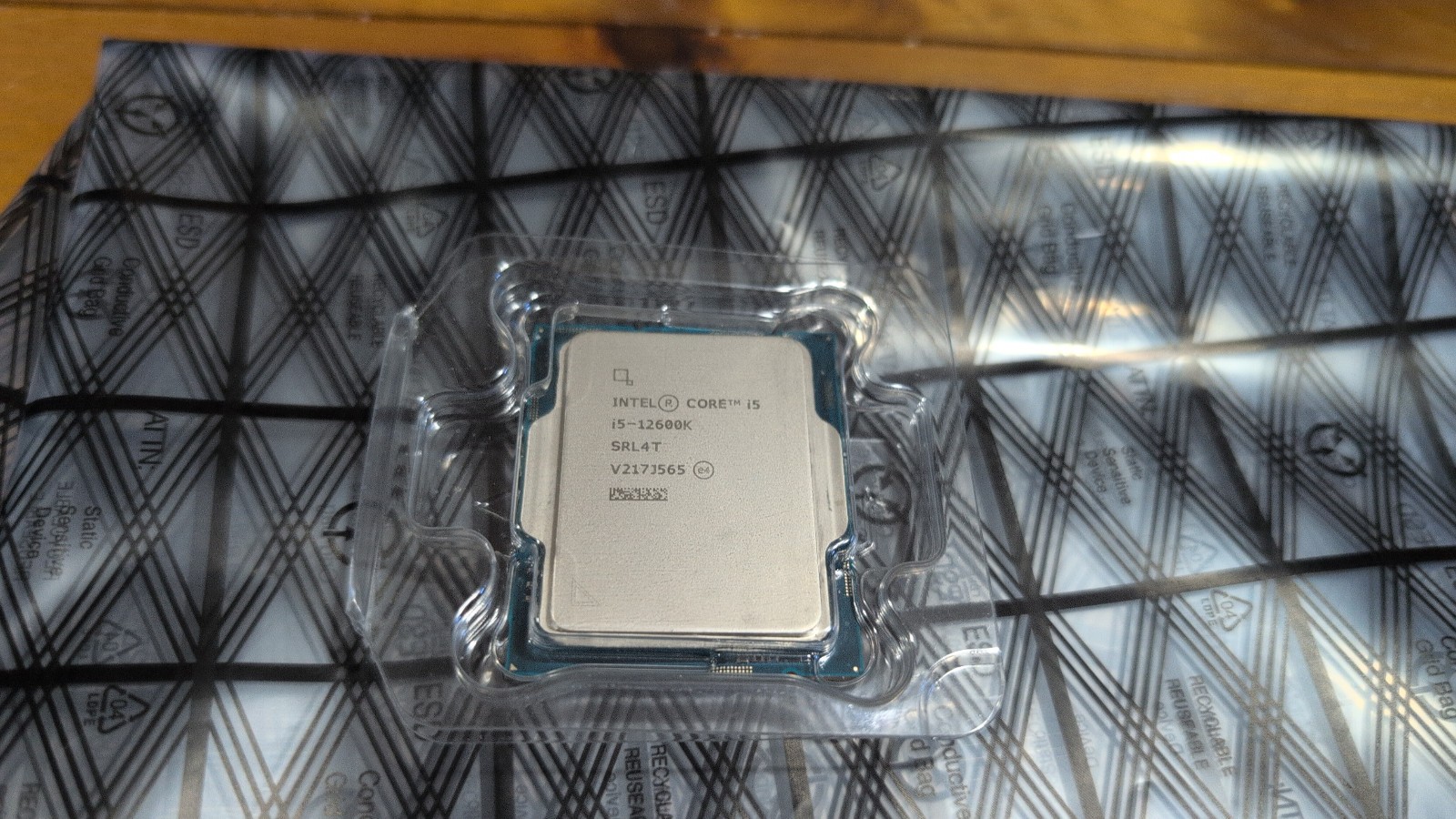 Intel Core i5-12600K  10 Core 16 Thread CPU Socket 1700 (SRL4T)