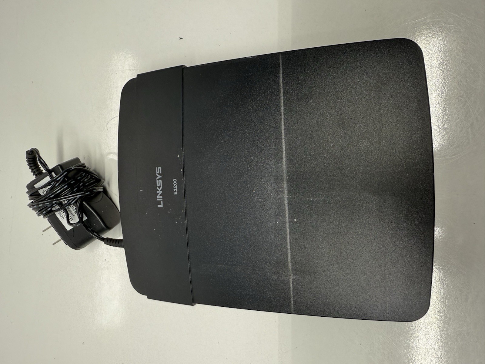 CISCO LINKSYS ROUTER E1200 WITH ADAPTER--5 PORTS