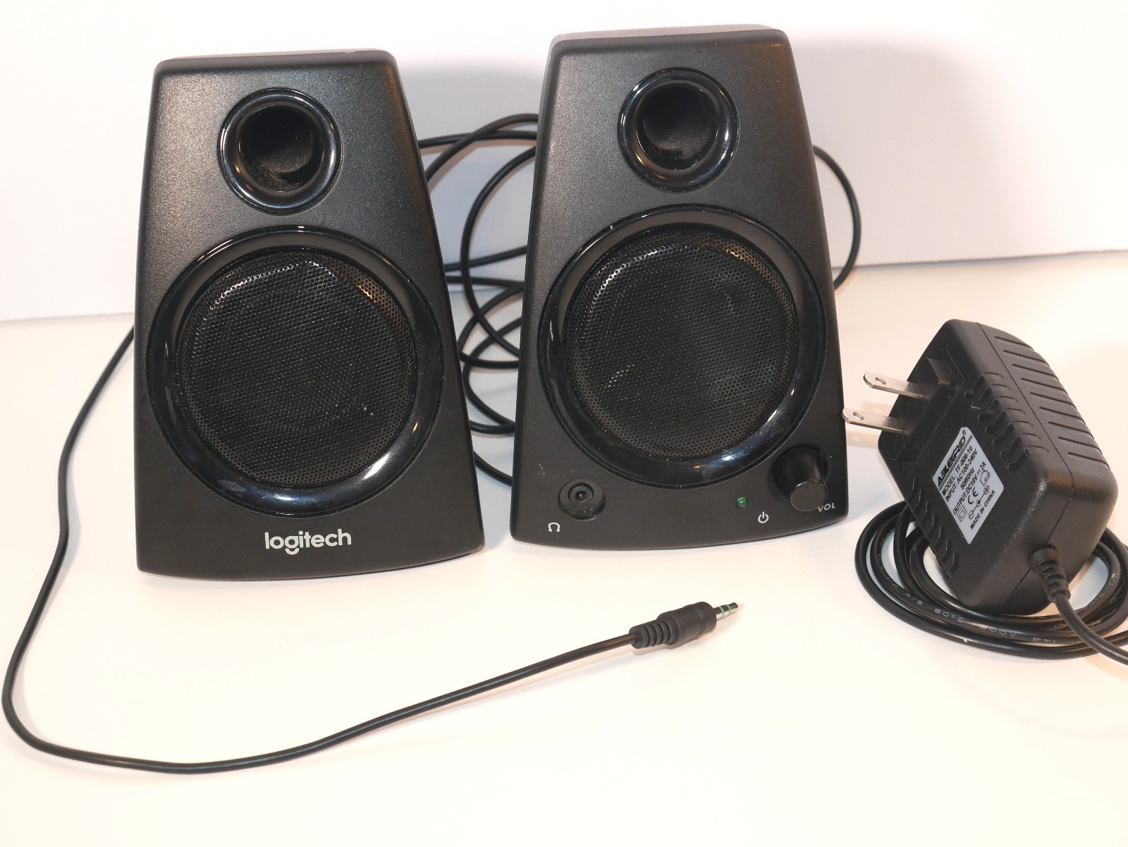 LOGITECH Z130 2 PIECE MULTIMEDIA STEREO SPEAKERS W/ POWER ADAPTER