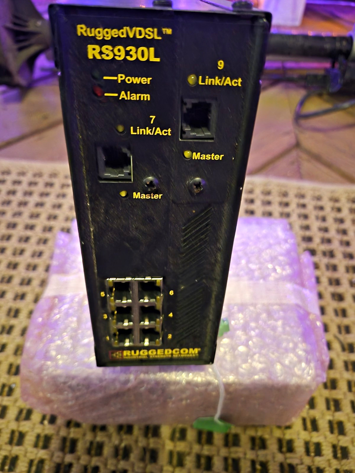 Ruggedcom RS930L Industrial Ethernet Switch RS930L-48-D-V2-V2