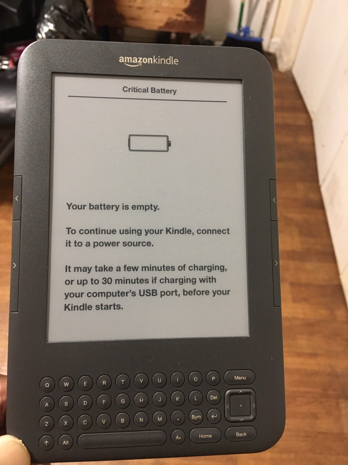 Amazon Kindle Keyboard 6 in 4GB Wi-Fi eBook Reader Gray Built-In Keyboard D00901
