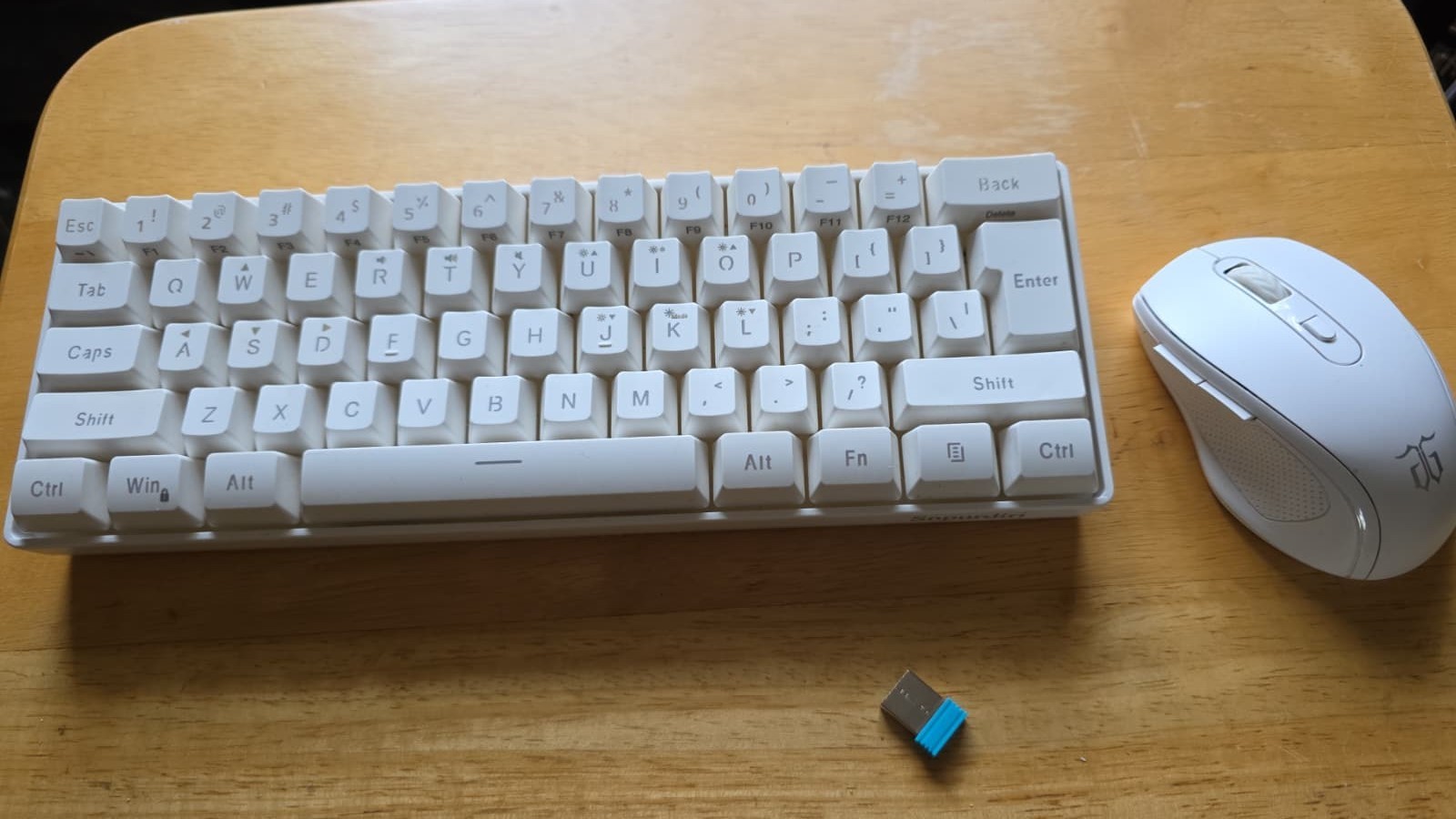 SNPURDIRI ST-KM5 2.4 WIRELESS KEYBOARD AND MOUSE - NEW (Free Ship)