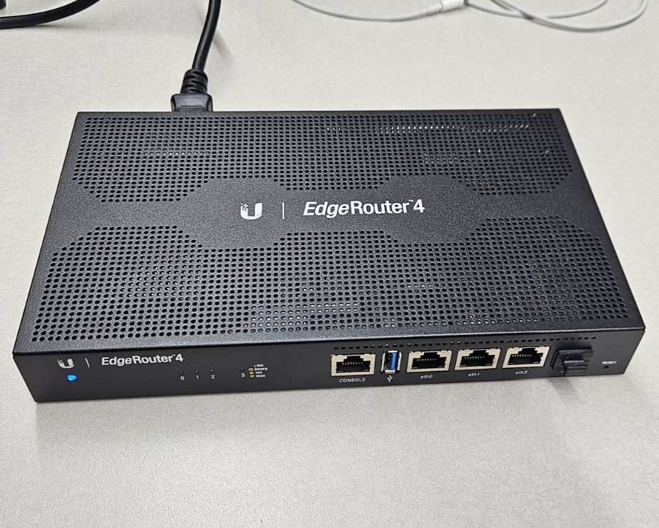 Ubiquiti EdgeRouter 4 Wired Gigabit Router, 4-Port, USB, Black
