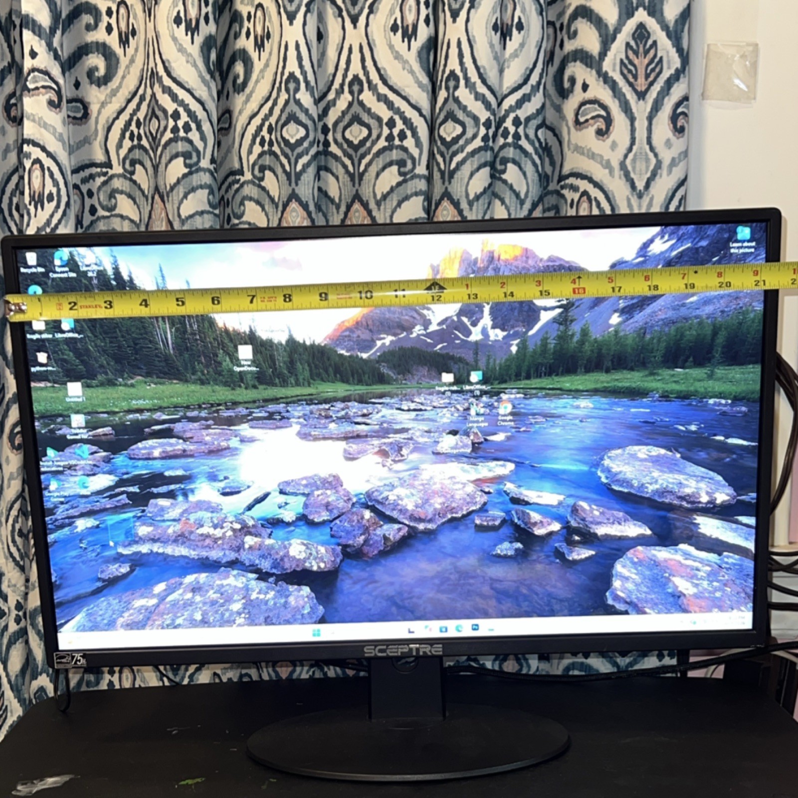 Sceptre 22-23.9 in Black Computer Monitor 75 Hz 16:9 Flat Screen