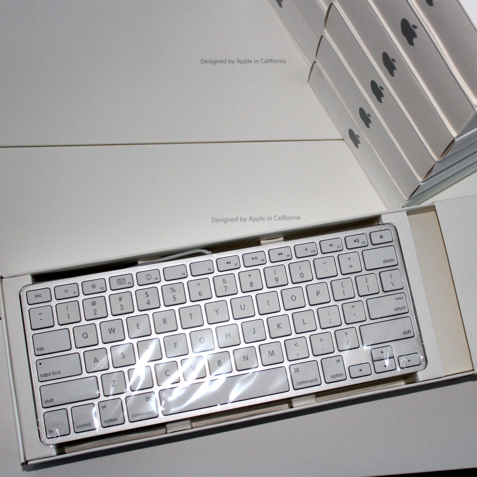 NEW Smallest and Most Compact USB Wired Apple Mac Keyboard Model A1242 MB869LL/A