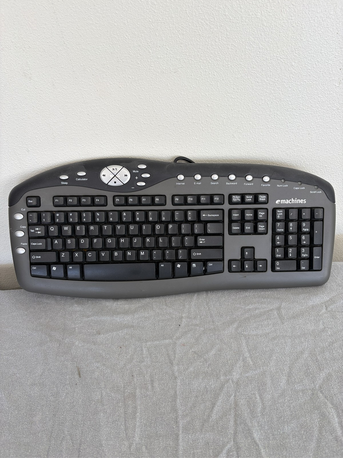 eMachines KB-0108 Multimedia Internet Keyboard PS/2 Wired Black