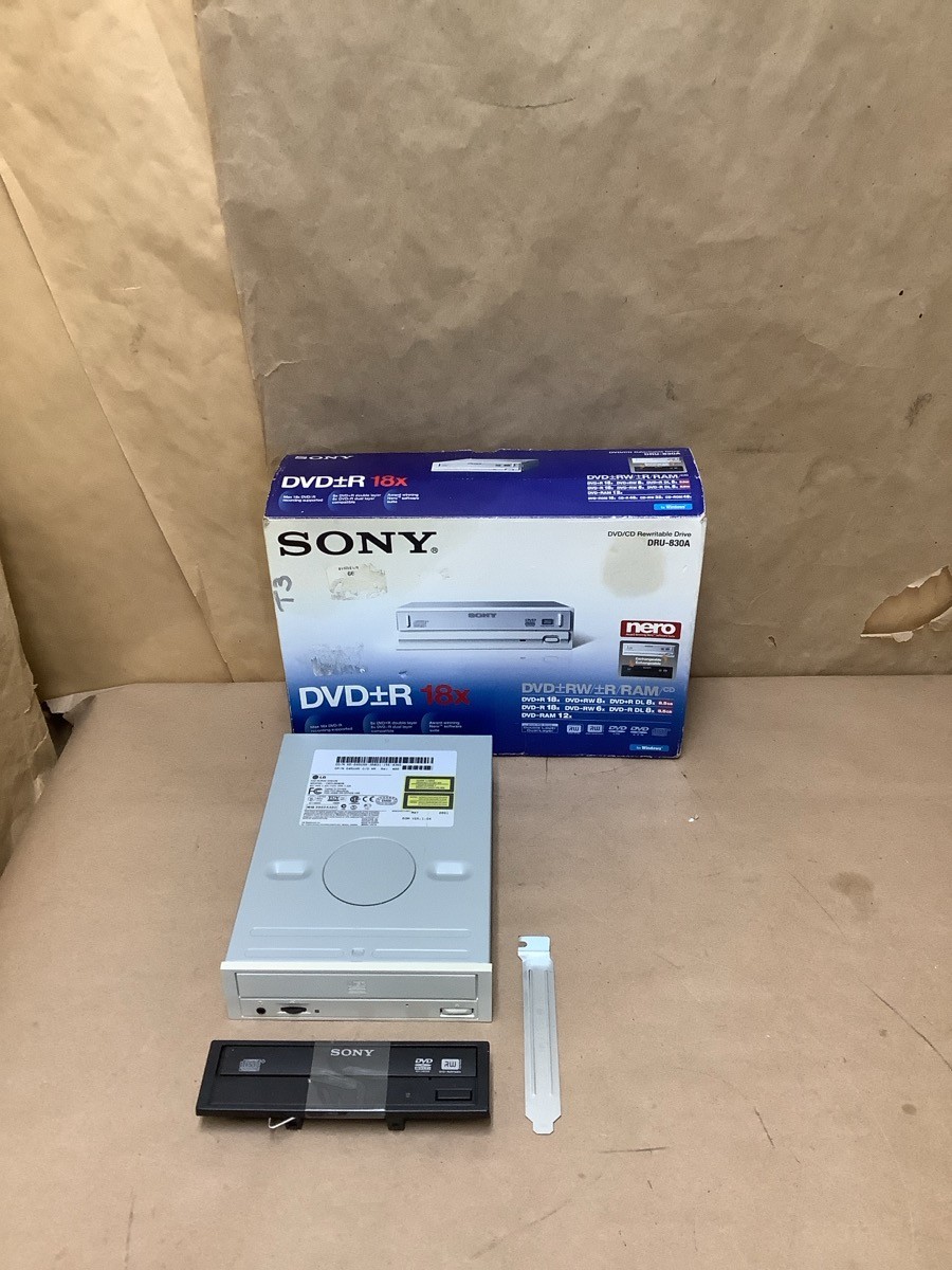 LG CED-8080B WHITE/GRAY CD-R/RW DRIVE IN BOX (G29026437)